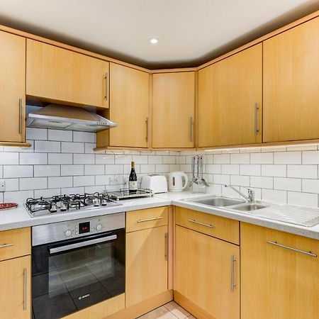 Redhill Town Centre Apartment By Livingo Экстерьер фото